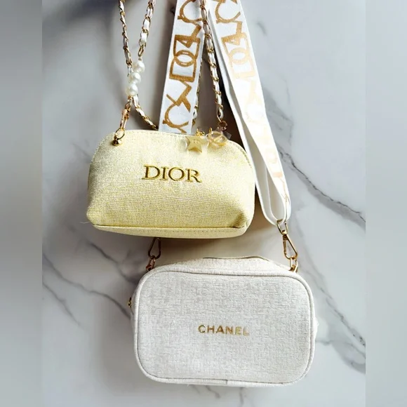 Chanel Beaute as Crossbody - Picture 2 of 10